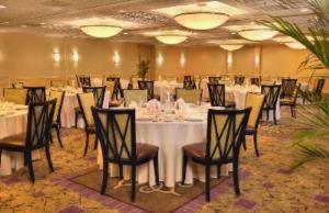 - Eisenhower Ballroom, Holiday Inn Alexandria Eisenhower Avenue, Alexandria — Exhibit space (Ballroom) 3312 sq. ft. Width: 48 ft. Length: 69 ft. Height: 10 ft. Width of doors: 6 ft. Number of doors: 6. Number of sections: 4. Reception capacity: 400. Theater capacity: 368. Classroom: 138. Banquet capacity 200.