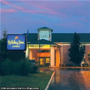 Holiday Inn Express-Oakwood Village