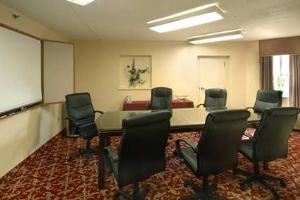 Capitol Room, Hampton Inn Raleigh-Crabtree Valley, Raleigh — Meeting Room