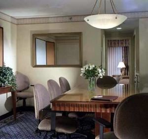 Executive Meeting Suite, Doubletree Guest Suites Boston, Allston — Executive Meeting Suites
