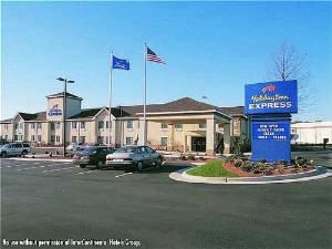 Holiday Inn Express Shelby @ Highway 74, Shelby