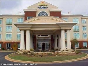 Holiday Inn Express Hotel & Suites I-26 & US 29 At Westgate Mall