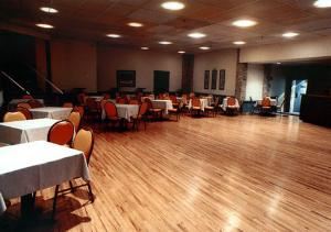 Banquet Rooms, Chanhassen Dinner Theatres, Chanhassen — Ballroom