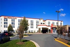 The Crowne Plaza’s convenient location is 22 miles from Washington, DC attractions and only 4 miles from the Smithsonian Udvar-Hazy Air & Space Museum. Its central location is within walking distance to venues, including Worldgate Center, which features shops, restaurants and a multiplex movie theater. For added convenience, a complimentary shuttle to and from Dulles Airport is available 24 hours a day as well as an Enterprise Car Rental Desk is located right on site!  When staying with us, don’t forget to visit the lively and popular New Houlihan’s Restaurant and Bar.