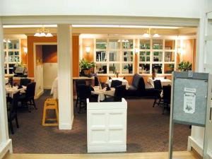 Moniker's Grille, Embassy Suites Hotel Atlanta-Airport, Atlanta — Moniker's Grille