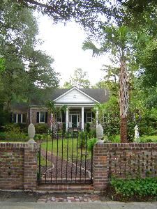 Kings Inn Bed and Breakfast in Summerville, South Carolina, holds court in an exquisitely renovated 1872 Colonial Estate in the heart of the Historic District. Enjoy the highly personalized service only a small inn can offer in the epitome of luxurious surroundings and amenities, while feeling as if you are staying with your best friends!