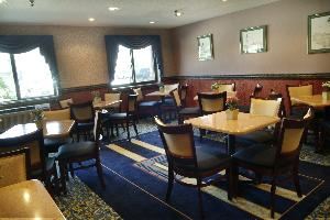 Best Western Airport Inn, Warwick — Breakfast area