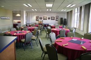 Alumni Lounge, Willamette University, Salem — Linens may be rented from Bon Appetit Catering 503-370-6711