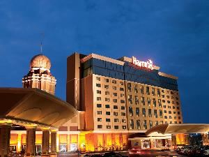 Harrah's St Louis Casino & Hotel, Maryland Heights — Whether you're looking for exciting gaming, a delicious steak dinner, a relaxing cappuccino or a great buffet, Harrah's St. Louis has it all. 

Exciting things to do around St. Louis abound. You can visit the famous Gateway Arch, a dramatic monument that marks St. Louis' role in the history of America's westward expansion, or visit the Missouri Botanical Gardens, 79 beautiful acres of gardens, trees and greenhouses that are a remarkable tribute to nature.

Shopping, great dining and much more , you'll find it all at Harrah's St. Louis.
