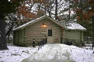 Illinois Cabin, Starved Rock Lodge & Conference Center, Waukegan