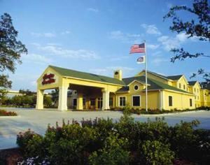 Hampton Inn & Suites New Orleans/Elmwood is located 3 miles south of I-10 in the Elmwood Business Park, within walking distance of area restaurants and shopping.
