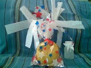 Starlight & Moonbeams Edible Wedding Favors, Wahiawa — "Festive Dressed Up" favor with white backdrop and stars
