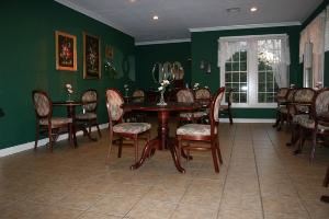 Meeting Space, Shiloh Morning Inn, Ardmore — Private Dining Room with capacity of 20 at a sit-down dinner.
