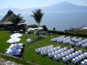 Our mission is to create and to perform wedding  and commitment rituals that reflect your vision, viewpoint, style and cultural background.
 
We specialize in customizing and performing one-of-a-kind Jewish, interfaith, non-denominational, intercultural non-traditional wedding ceremonies.