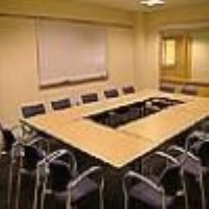 Meeting Room 309, Bowling Green State University Conference Programs, Bowling Green — With permanent conference seating for 16 guests, the Reiter Family Meeting Room, Room 309, is great for any small group meeting or workshop.   The room also features dry erase boards, cable television hook-ups, and a range of audio-visual capabilities. Although the room is located in the interior of the building, creative design allows natural light to flow into the room. 

 

Note that this room is very similar to rooms 306 and 309.
