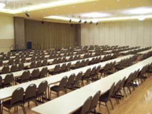 Ballroom Room 202 A & B, Bowling Green State University Conference Programs, Bowling Green — One of the most popular spaces on campus, the Lenhart Grand Ballroom, Room 202, is ideal for conferences, wedding receptions, banquets, lectures, and many other events.   An audience of 1100 or even a smaller group of 100 can enjoy the atmosphere of the Ballroom, as it can be divided for the comfort of your attendees.   The larger section, 202A, accommodates up to 400 people for a banquet. The Community Room, 202B, is commonly used to host smaller banquets for up to 200. The room features refinished hardwood floors, state-of-the-art audio visual equipment, and stage lighting.