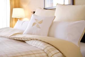 Four Points by Sheraton Charlotte, Charlotte — Four Points by Sheraton Charlotte is conveniently located in an area alive with a myriad of entertainment possibilities. Our hotel is just six miles from Charlotte Douglas International Airport and minutes away from downtown, South Park, Bank of America Stadium, Charlotte Bobcats Arena, Discovery Place, Paramount's Carowinds, and Lowe's Motor Speedway.  

Our hotel features 55 two-room suites and 77 traditional king guest rooms. For the comfort of all of our guests, we are 100% non-smoking.

Other features include onsite workout facility, business center, outdoor pool, and free wireless High Speed Internet Access in all guest rooms.