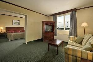 Dorval Room, Park Inn & Suites Montreal Airport, Saint-Laurent — Business Suite