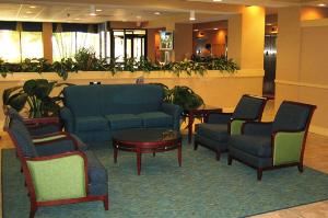Café I, Hampton Inn Cocoa Beach, Cocoa Beach — Feel free to relax or use the complimentary guest computers in our newly decorated lobby