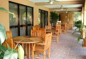 Moon Walker Lounge, Courtyard By Marriott Cocoa Beach, Cocoa Beach