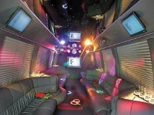 New York Party Buses and Limousines, New York — Why rent a Limousine if you can rent a Party Bus for the same price, just call us if you are ready to to make history in parties and be the envy of your friends.