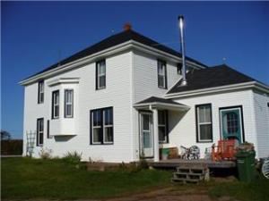 Heart of the Island Bed & Breakfast and Studio, New Glasgow — HEART OF THE ISLAND BED & BREAKFAST AND STUDIO is located in the rolling hill of rural PEI just minutes from the bet the gentle island has to offer. Golf 5 of Canada's top courses within 15 min. World famous New Glasgow lobster dinner 5 min. North shore beaches, Cavendish and Green Gables just 10 min. Local theatre in Hunter River. Village of Avonlea. 15 min. to Charlottetown; 30 min. to Summerside.