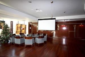 Entire Facility, International Business Club, Chicago