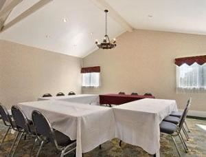 Meeting Room, Super 8 Motel - Sturbridge, Sturbridge — Meeting Room