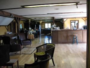 Haight-Brown Vineyard, Litchfield — Wine Bar