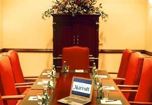Executive Boardroom, Marriott Riverside, Riverside — Boardroom
Equipped with high-speed Internet access, our boardroom portrays an ambience of executive elegance.