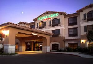 The Courtyard by Marriott Thousand Oaks is conveniently located with access to the major businesses on the 101 Technology Corridor. With 120 Guest Rooms and 2 meeting rooms with 1,055 sq ft total meeting space, this Thousand Oaks Hotel is sure to meet all of your needs.