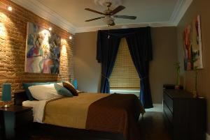 Atmosphere B&B, Montreal — Sensation room with private bathroom
king bed