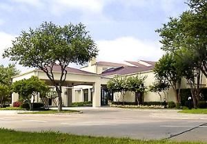 Courtyard Dallas Richardson At Spring Valley