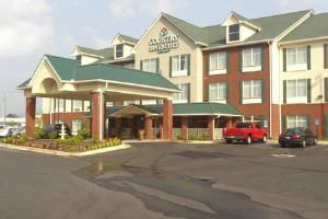 Country Inn & Suites By Carlson, Oxford, AL, Oxford — Hotel Exterior