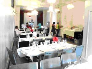 Kings Court, Brooklyn — Take advantage of our elegant reception facility for everything from corporate events, business meetings and seminars to musical recitals and fashion shows. Our hall's capacity is 150 people. We provide tables and chairs and catering is available if needed. Street parking is also available.