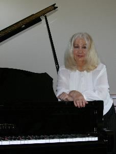Phyllis Lynch & Friends Live Music