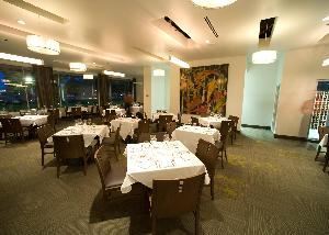 H5O bistro & bar, Hotel Fifty, Portland — Located directly off Hotel Fifty's newly designed lobby is the most exciting, fresh and innovative restaurant concept to "hit" downtown Portland: H5O bistro & bar. The restaurant is a residentially comfortable place to enjoy a quick or leisurely breakfast, lunch or dinner. Locally and sometimes organically grown fresh menu ingredients combined with cutting edge techniques offer amazing new food textures as well as delightful and surprising flavors to savor.