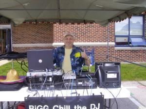 BiGG Chill the DJ, Saint Charles — Premier DJ service. Perfect for weddings,bar mitzvahs,social clubs, service clubs, reunions, class reunions, office parties, picnics, car shows, dance music (all genres),cocktail music,tasteful dinner music. Huge selection - able to handle requests. 
Will travel - Missouri, Illinois, Indiana  
http://www.biggghill.net/