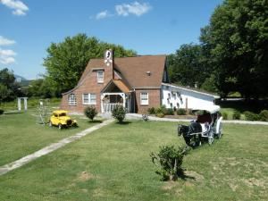 Lawn, Sweetheart Riverside Wedding Chapel, Sevierville