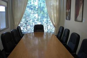 Large Conference Room, Sandbox Suites, San Francisco — Accomodates up to 12 people. Comes with wi-fi, projector, conference phone, beverage service.