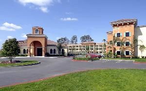 At Cortona Inn & Suites, each of our 127 non-smoking lodging accommodations, suites and kids’ suites offer Italian accents reminiscent of the Tuscan region. Both business and leisure guests will enjoy the service provided at Cortona Inn & Suites and will have them coming back for more.
As our guest, you will enjoy the many Anaheim tourist attraction located in perfect proximity to the hotel. Such attractions include the Disneyland Resort, the Anaheim Convention Center and the Downtown Disney District, which offers a multitude of shopping and dining experiences along with a variety of entertainment choices.