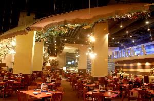 America Restaurant, Ark Vegas, Las Vegas — AMERICA RESTAURANT AT NEW YORK-NEW YORK HOTEL & CASINO

The only fifty star restaurant in Vegas! 

This monument to American regional cuisine features a 120 foot topographical map of the United States (the largest in the country!) suspended across the dining room.

We have a diversified menu of regional specialties from across the USA, with something for everyone at affordable prices.

With its stunning décor and entertaining atmosphere, it is a great location to have a star-spangled special event!

Accommodates up to 350 guests.
