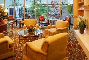 Courtyard Oakland Downtown, Oakland — Our hotel in Downtown Oakland offers an on-site restaurant, as well as 4 meeting rooms to hold your next small event or gathering.