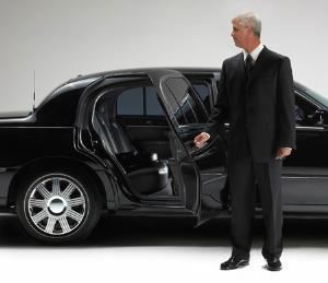 URBAN EXPRESS TRANSPORTATION, Kissimmee — Our Rates (UP TO 10 PASSENGERS) from Orlando International Airport to: 

Disney, Universal, all other attractions: $35.00  
International Drive: $35.00  
Downtown: $40.00 
Altamont Spring: $50.00 
Lake Mary: $45.00 
Daytona Beach: $80.00 
Tampa: $90.00 
Miami: $240.00 
Ft-Lauderdale: 
Port Canaveral: $45.00 

Now remember, these rates are up to "10 PASSENGERS", not per passenger. We charge per trip (Destination), and our vans are full size 10 passengers with luggage. 

Please call for other destinations great rates. 

We are fully licensed and insured in the state of Florida. 

Advanced reservation is required. (One Hour Minimum) 

URBAN EXPRESS TRANSPORTATION 
407-272-2326