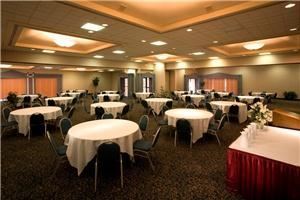 Sandia Courtyard Hotel & Convention Center, Albuquerque — Our 145-room NE Heights property offers a mix of oversized 100% Smoke-Free Standard and Upgraded rooms along with 4,100+ s/f of meeting space. The convention center can accommodate Meetings, Reunions, Receptions and Weddings from 24 people up to 200 people. The center also has three meeting rooms: 1) the Emerald – 1,012 square feet; 2) the Crystal – 1,032 square feet; and 3) the Kiva – 2,064 square feet. All three rooms open up to form the Ballroom totaling 4,100+ square feet. We also have the Sandia room (368 square feet) that can accommodate smaller groups and receptions.