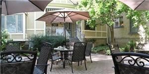Garden Courtyard, Idlewyld Inn, London
