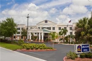 Best Western Ambassador Suites, Venice — 'Suite Style Living at a Price You Can Afford!'  
Best Western Ambassador Suites conveniently located off Interstate 75 and Jacaranda Blvd. Exit 193.  Sleeping rooms over 400 sq. ft. 100% smoke/pet free and a Certified Florida Green Lodging Hotel.