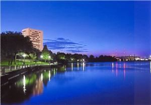 Beaumont Convention & Visitors Bureau, Beaumont — Beaumont is a Meeting & Event Boomtown! With satisfied planners, new hotels and gorgeous facilities, Beaumont has everyone talking. More than 30 hotels. Over 3,300 rooms. Two large convention centers. Two full-service convention hotels. BIG options. Ford Park features an Arena and Exhibit Hall with 83,000 sq ft of space, 9 meeting rooms and 11,000 sq. ft. of pre-function space. The Beaumont Civic Center Complex is located in the heart of Beaumont’s thriving downtown and offers 42,000 sq ft of exhibit space. Beaumont is BIG on service. Our small town hospitality and citywide gratitude consistently impress clients. For fun, Beaumont boasts 19 museums, a sprawling shopping district and fantastic dining options. Located conveniently on I-10 Beaumont gets a gold star for accessibility! We offer accommodating facilities, unmatched accessibility and hey, Beaumont is down-right friendly!