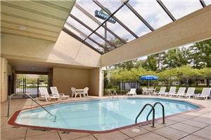 Days Inn Cleveland Airport South, Cleveland — Heated Outdoor Swimming Pool