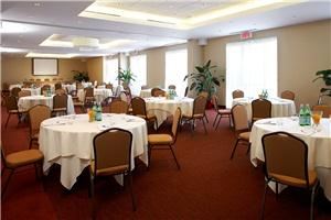 Merchants Villa 3, Holiday Inn Express Hotel & Suites Montreal Airport, Lachine